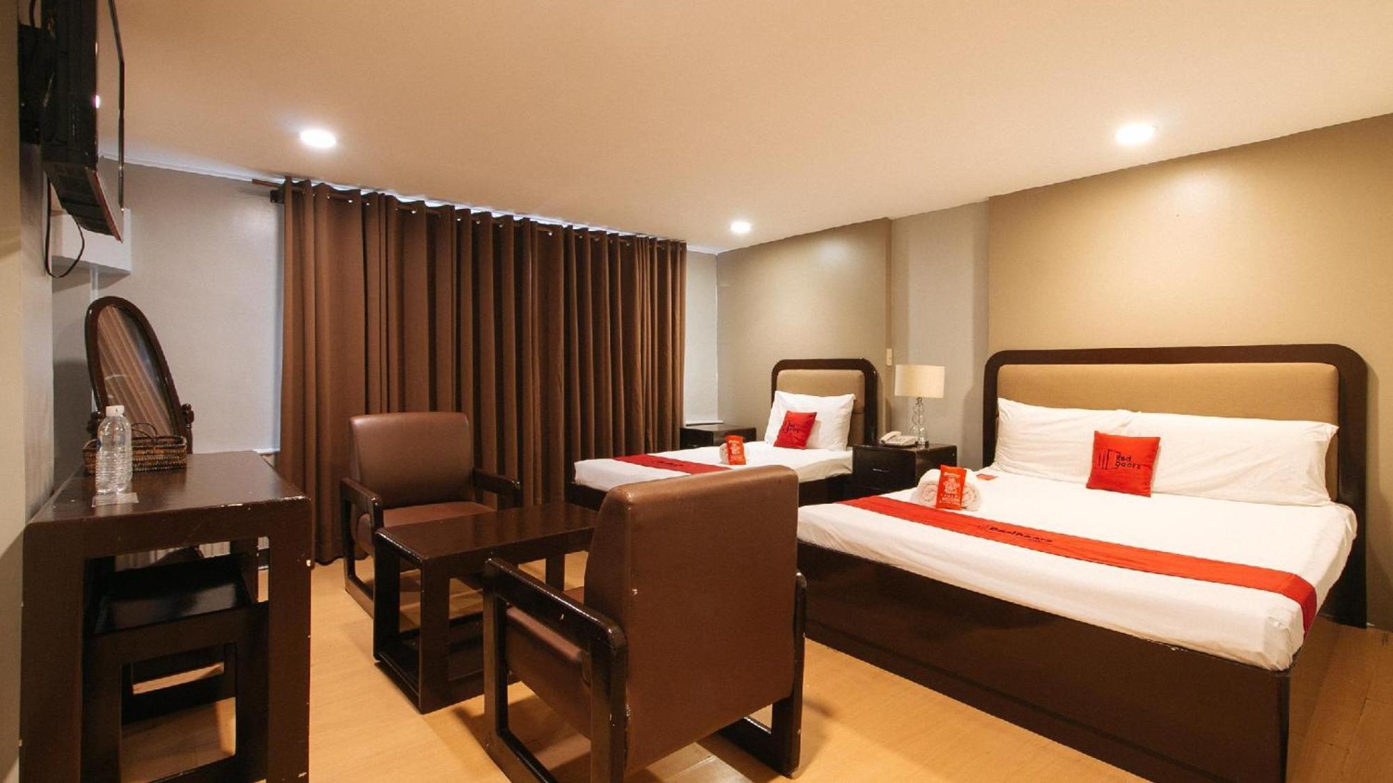 Reddoorz At Homa Resort Hotel Santiago  Экстерьер фото